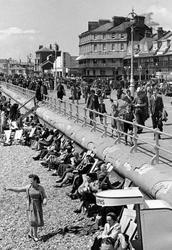 Busy Promenade 1949, Bognor Regis