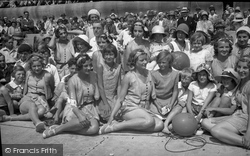 Girls On The Seafront 1931, Bognor Regis