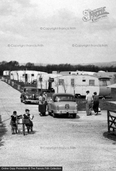 Photo of Bognor Regis, Holidaymakers, Boulevard Estate c.1955