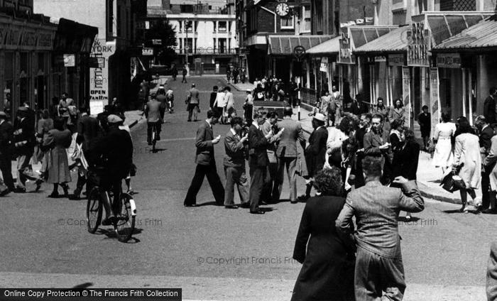 Photo of Bognor Regis, Lunchtime Crowd, York Road 1955