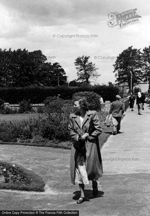 Photo of Bognor Regis, People In Waterloo Gardens c.1955