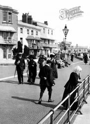 People On The Parade 1911, Bognor Regis