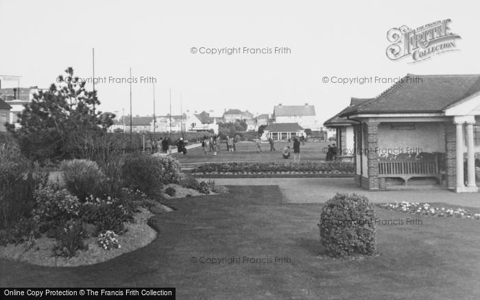 Photo of Bognor Regis, The Putting Green, Marine Gardens c.1950