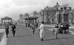 Walking On The Parade 1921, Bognor Regis
