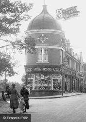 Frisby's Boot Stores 1919, Bordon