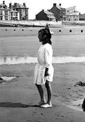 Girl On The Beach 1922, Borth