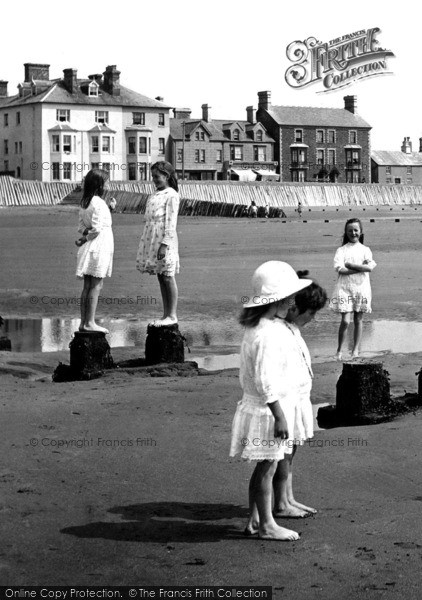 Photo of Borth, Girls On The Beach 1922