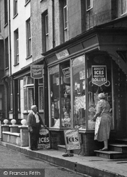 Shop In The High Street 1952, Borth