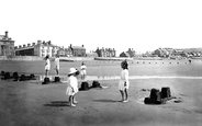 The Beach 1921, Borth