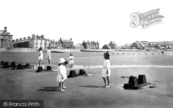 The Beach 1921, Borth