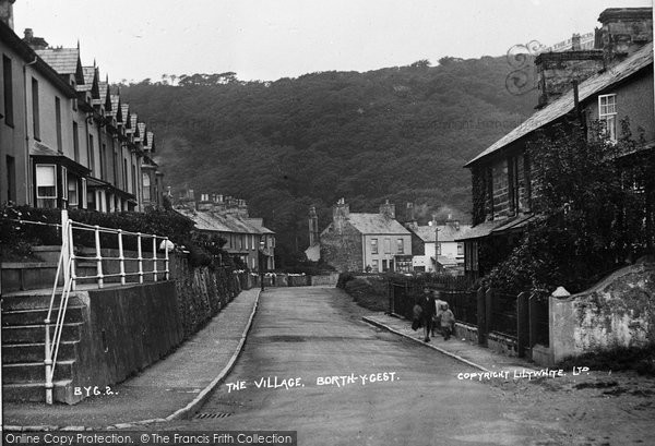 Photo of Borth Y Gest, The Village c.1930