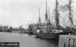 The Docks 1893, Boston