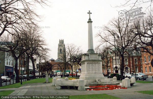 Photo of Boston, War Memorial, Wide Bargate 2005