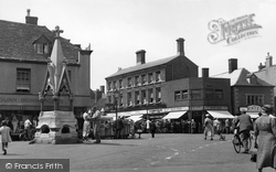 Market Square 1955, Bourne