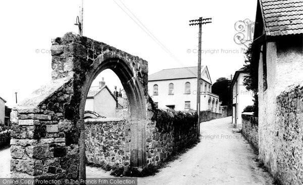 Photo of Bovey Tracey, Cromwell Arch 1925