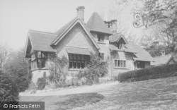 Swiss Cottage 1890, Box Hill