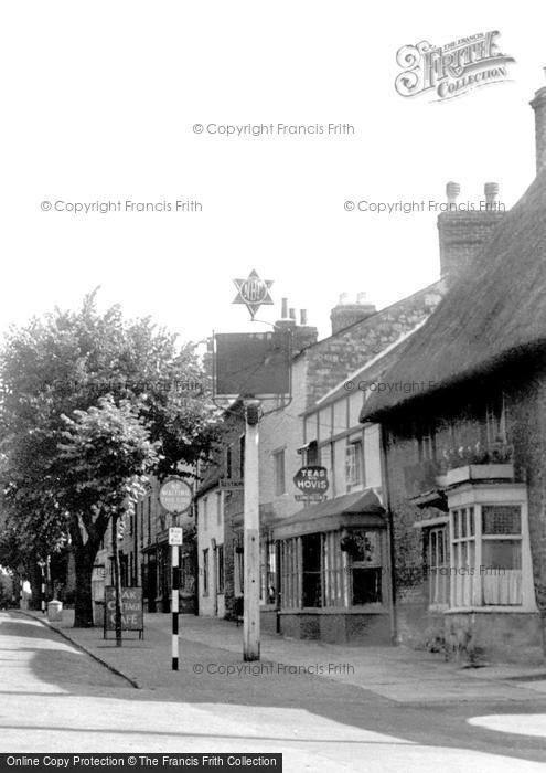 Photo of Brackley, High Street c.1955