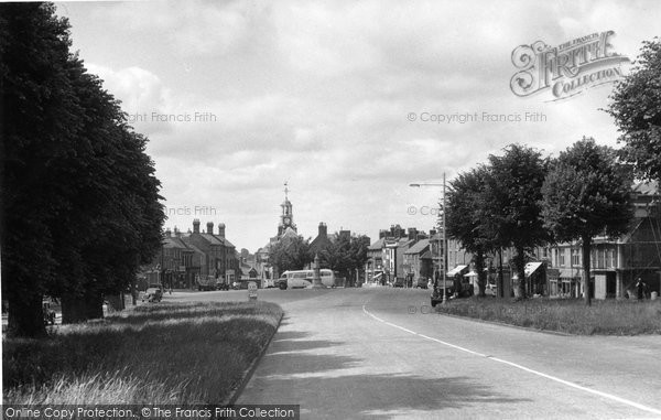 Photo of Brackley, The Avenue And Market Place c.1955