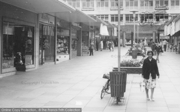 Photo of Bracknell, Shoppers In The Crossway Parade c.1960