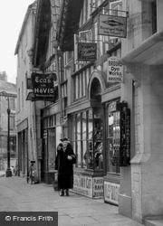 Bradford-on-Avon, Lady In The Shambles c.1945, Bradford-on-Avon