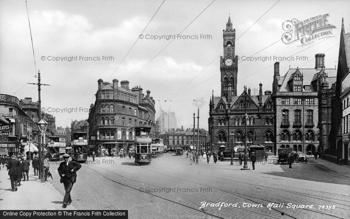 Photo of Bradford, Town Hall Square 1923