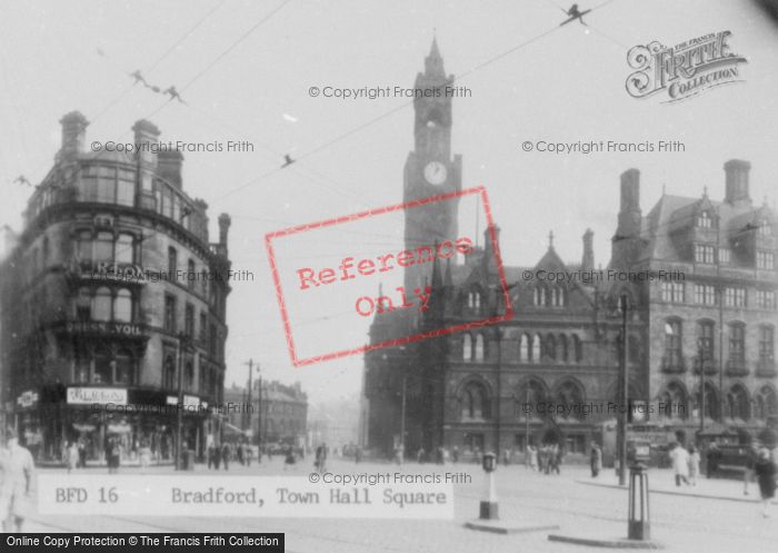 Photo of Bradford, Town Hall Square c.1950