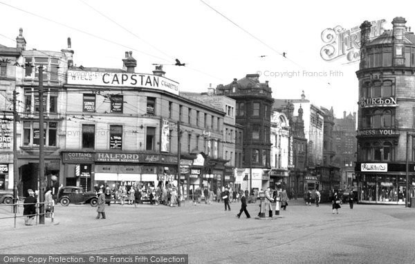 Photo of Bradford, Town Hall Square c.1950