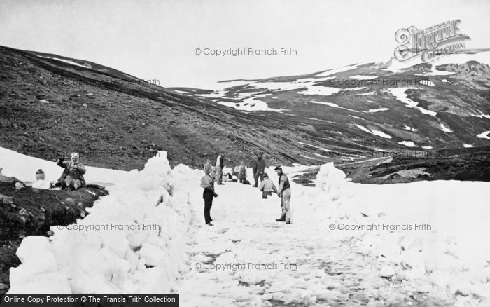 Photo of Braemar, Clearing Snow From Cairnwell Pass 1879