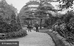 In The Public Gardens 1909, Braintree