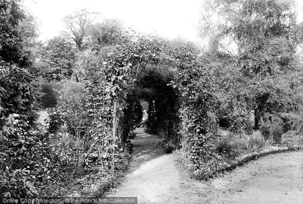 Photo of Braintree, Public Gardens 1909