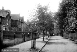 The Avenue 1906, Braintree