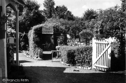 Yew Tree Tea Gardens c.1950, Bramber