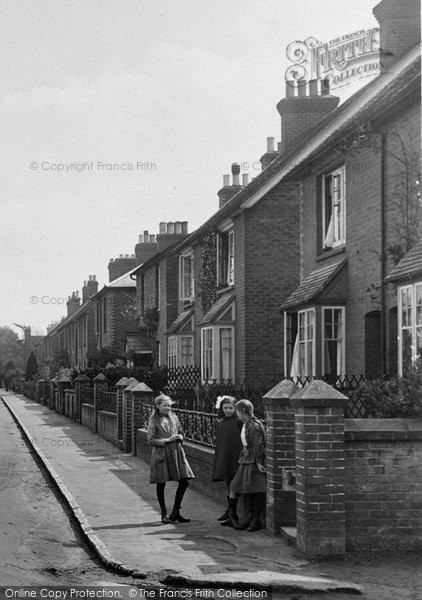 Photo of Bramley, Children, Eastwood Road 1921