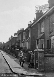 Children, Eastwood Road 1921, Bramley