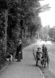 Woman And Children 1921, Bramley