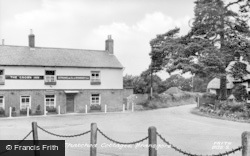Crown Inn And Thatched Cottages c.1960, Bransgore