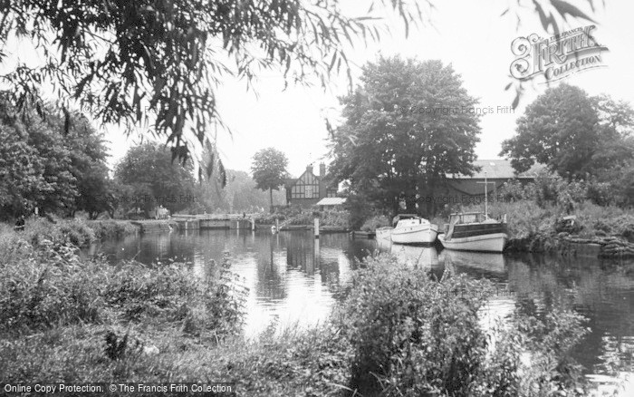 Photo of Bray, Approaching The Lock c.1960