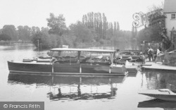 The River Thames, Boatyard 1929, Bray