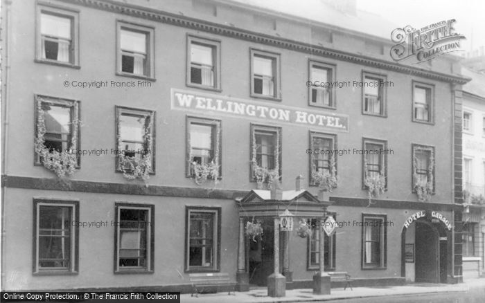 Photo of Brecon, Wellington Hotel c.1950