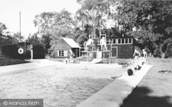 Court, Swimming Pool c.1960, Bredenbury