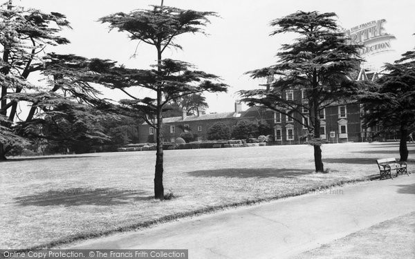 Photo of Brentford, Boston Manor Park c1955