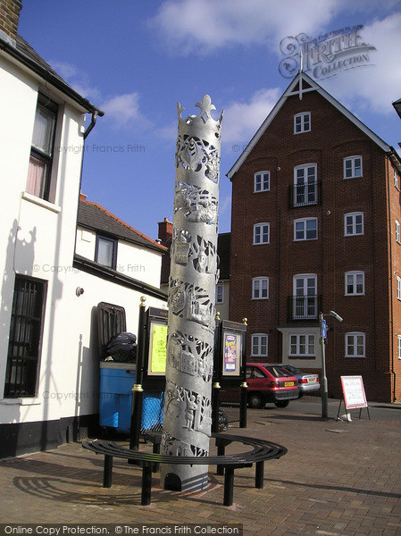 Photo of Brentwood, The Heritage Column 2004