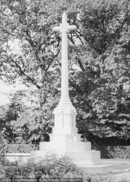 Photo of Brentwood, The Memorial c.1965