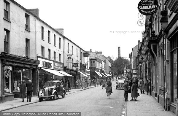 Photo of Bridgend, Caroline Street 1950