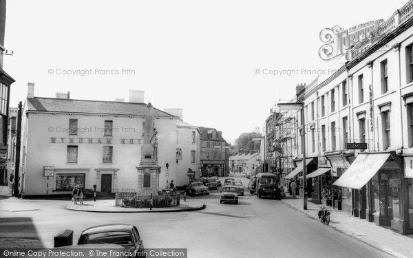Photo of Bridgend, Dunraven Place And Memorial c.1960