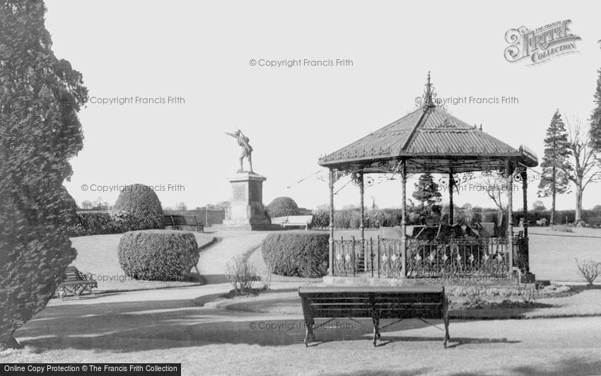 Bridgnorth, Cenotaph and Castle Grounds c1966