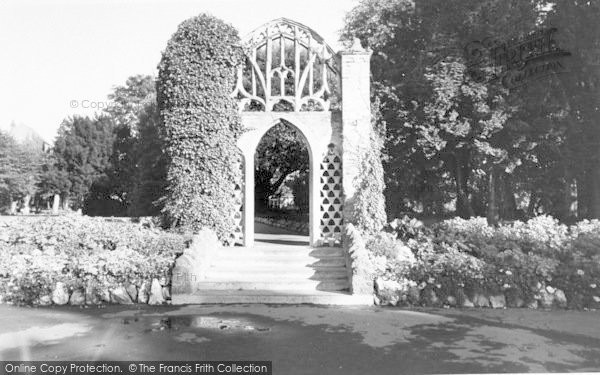 Photo of Bridgwater, Blakes Gardens, The Old Arch c.1960