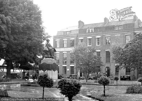 Photo of Bridgwater, King Square c.1950