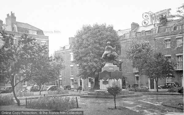 Photo of Bridgwater, Kings Square c.1950