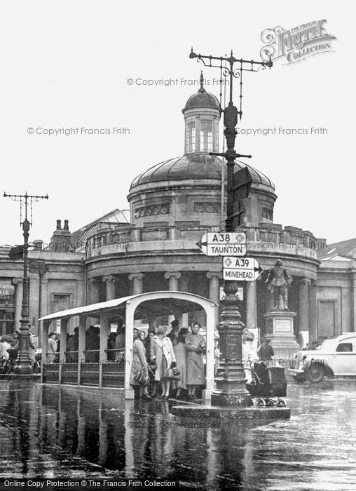 Photo of Bridgwater, Sheltering From The Rain c.1950